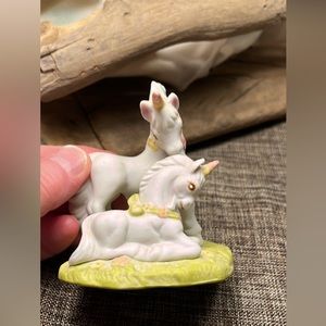 48-PTT Vntg  1982 Fantasy Series Mother & Baby Unicorn White Porcelain Figurine